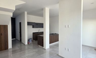 CASA EN VENTA DE 2 PLANTAS, 3 RECÁMARAS, 2.5 BAÑOS, COCHERA PARA 2 AUTOS