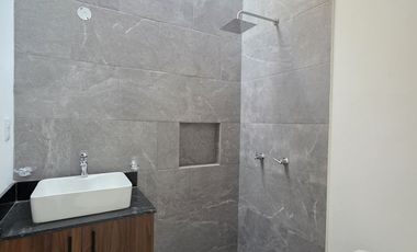 CASA EN VENTA DE 2 PLANTAS, 3 RECÁMARAS, 2.5 BAÑOS, COCHERA PARA 2 AUTOS