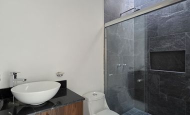 CASA EN VENTA DE 2 PLANTAS, 3 RECÁMARAS, 2.5 BAÑOS, COCHERA PARA 2 AUTOS