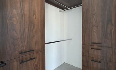 CASA EN VENTA DE 2 PLANTAS, 3 RECÁMARAS, 2.5 BAÑOS, COCHERA PARA 2 AUTOS