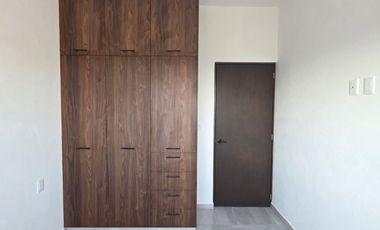 CASA EN VENTA DE 2 PLANTAS, 3 RECÁMARAS, 2.5 BAÑOS, COCHERA PARA 2 AUTOS