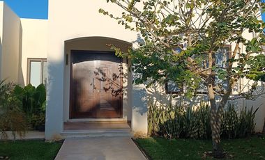 Casa en venta en  Temozon Norte, de una planta