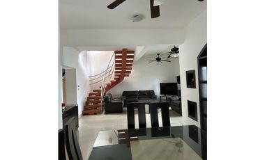 Hermosa Residencia con Alberca y Jacuzzi en Tulipanes
