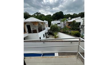 Hermosa Residencia con Alberca y Jacuzzi en Tulipanes
