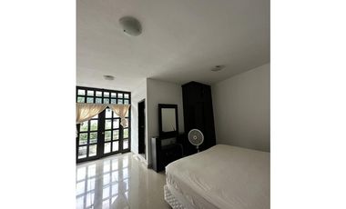 Hermosa Residencia con Alberca y Jacuzzi en Tulipanes