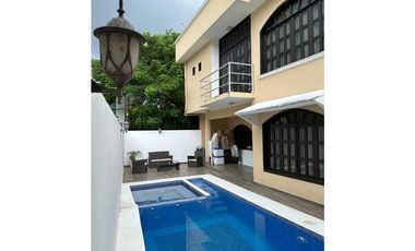 Hermosa Residencia con Alberca y Jacuzzi en Tulipanes