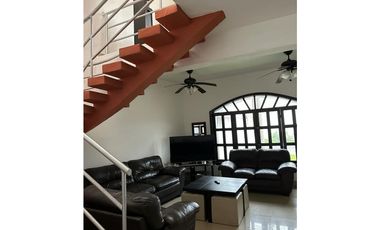Hermosa Residencia con Alberca y Jacuzzi en Tulipanes
