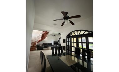 Hermosa Residencia con Alberca y Jacuzzi en Tulipanes