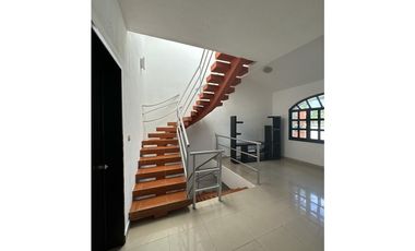 Hermosa Residencia con Alberca y Jacuzzi en Tulipanes