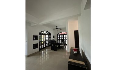 Hermosa Residencia con Alberca y Jacuzzi en Tulipanes