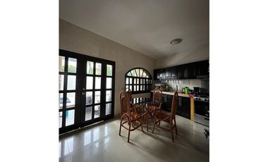 Hermosa Residencia con Alberca y Jacuzzi en Tulipanes