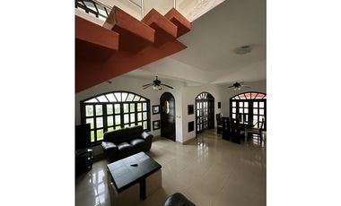 Hermosa Residencia con Alberca y Jacuzzi en Tulipanes