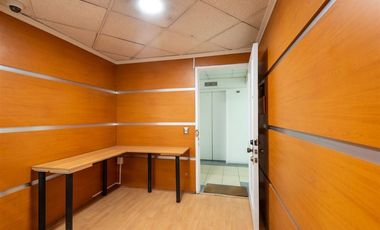 Oficina en Arriendo en Luis Thayer Ojeda / Holanda