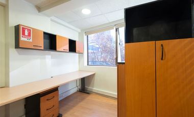 Oficina en Arriendo en Luis Thayer Ojeda / Holanda