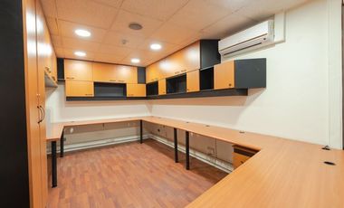 Oficina en Arriendo en Luis Thayer Ojeda / Holanda