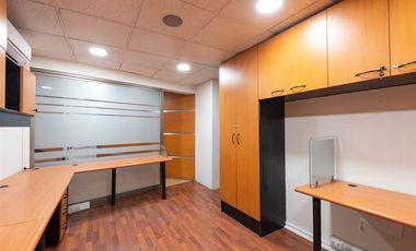 Oficina en Arriendo en Luis Thayer Ojeda / Holanda