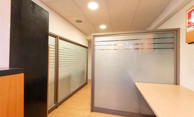 Oficina en Arriendo en Luis Thayer Ojeda / Holanda