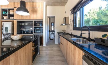 VENTA CASA COSTA ESMERALDA, BARRIO MARÍTIMO III, LOTE AL 100, 5 AMBIENTES