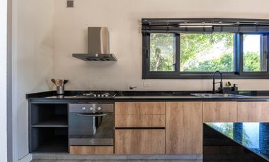 VENTA CASA COSTA ESMERALDA, BARRIO MARÍTIMO III, LOTE AL 100, 5 AMBIENTES