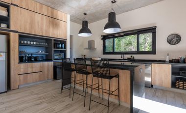 VENTA CASA COSTA ESMERALDA, BARRIO MARÍTIMO III, LOTE AL 100, 5 AMBIENTES