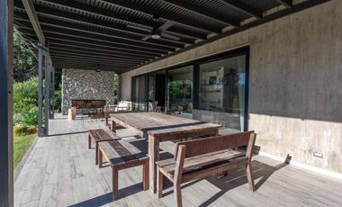 VENTA CASA COSTA ESMERALDA, BARRIO MARÍTIMO III, LOTE AL 100, 5 AMBIENTES