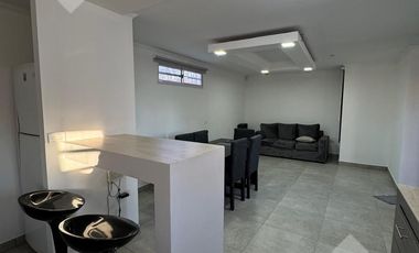 Se Alquila, Casa de 1 dormitorio con Patio, B° La Alicia