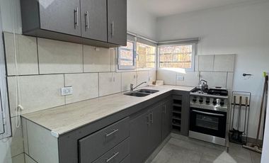 Se Alquila, Casa de 1 dormitorio con Patio, B° La Alicia