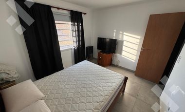 Se Alquila, Casa de 1 dormitorio con Patio, B° La Alicia