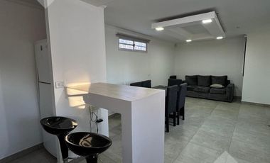Se Alquila, Casa de 1 dormitorio con Patio, B° La Alicia