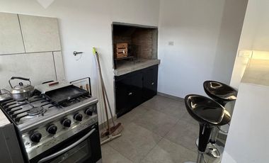 Se Alquila, Casa de 1 dormitorio con Patio, B° La Alicia