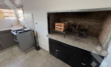 Se Alquila, Casa de 1 dormitorio con Patio, B° La Alicia