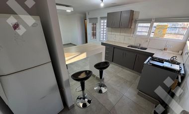 Se Alquila, Casa de 1 dormitorio con Patio, B° La Alicia