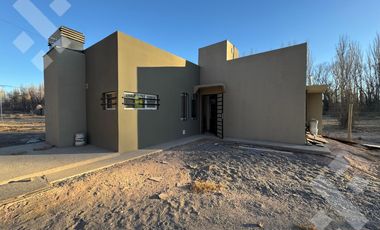 Se Alquila, Casa de 1 dormitorio con Patio, B° La Alicia