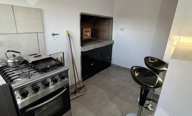 Se Alquila, Casa de 1 dormitorio con Patio, B° La Alicia