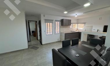 Se Alquila, Casa de 1 dormitorio con Patio, B° La Alicia