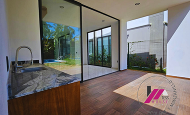 HERMOSA CASA EN VENTA DENTRO DE CLUB SANTIAGO