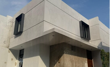 HERMOSA CASA EN VENTA DENTRO DE CLUB SANTIAGO