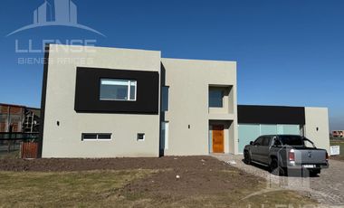 Casa 5 ambientes con piscina en venta y alquiler - Sebastiano Gaboto