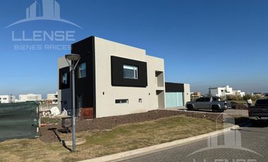 Casa 5 ambientes con piscina en venta y alquiler - Sebastiano Gaboto