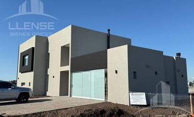 Casa 5 ambientes con piscina en venta y alquiler - Sebastiano Gaboto