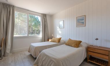 VENTA CASA COSTA ESMERALDA, BARRIO MARÍTIMO III, LOTE AL 100, 5 AMBIENTES