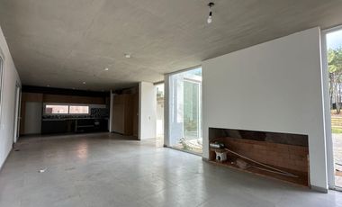 Casa en venta - 4 Dormitorios 3 Baños - Pinamar