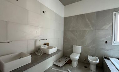 Casa en venta - 4 Dormitorios 3 Baños - Pinamar
