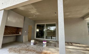 Casa en venta - 4 Dormitorios 3 Baños - Pinamar