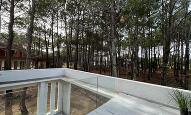 Casa en venta - 4 Dormitorios 3 Baños - Pinamar