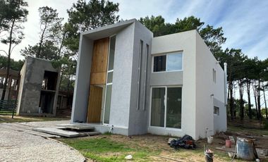 Casa en venta - 4 Dormitorios 3 Baños - Pinamar