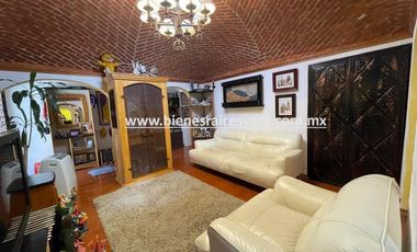 CASA EN RENTA EN EL CENTRO DE TEQUSQUIAPAN. Yodi