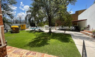 CASA EN RENTA EN EL CENTRO DE TEQUSQUIAPAN. Yodi