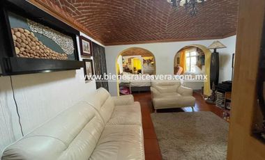 CASA EN RENTA EN EL CENTRO DE TEQUSQUIAPAN. Yodi