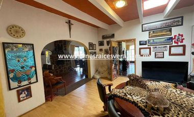 CASA EN RENTA EN EL CENTRO DE TEQUSQUIAPAN. Yodi